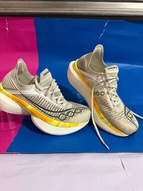 Saucony Endorphin Elite 2 - Unisex 10 / Men's 10 / Women's 11.5